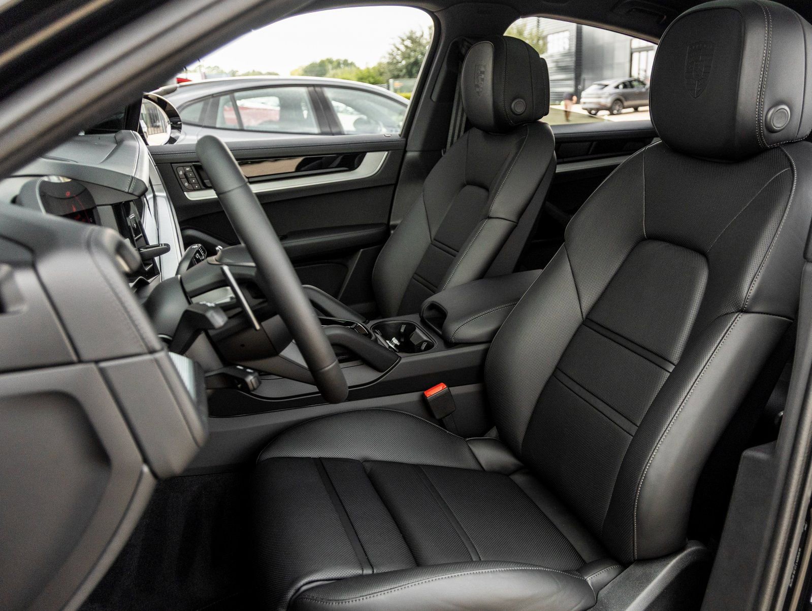 Used 2026 Porsche Cayenne Coupe image 5