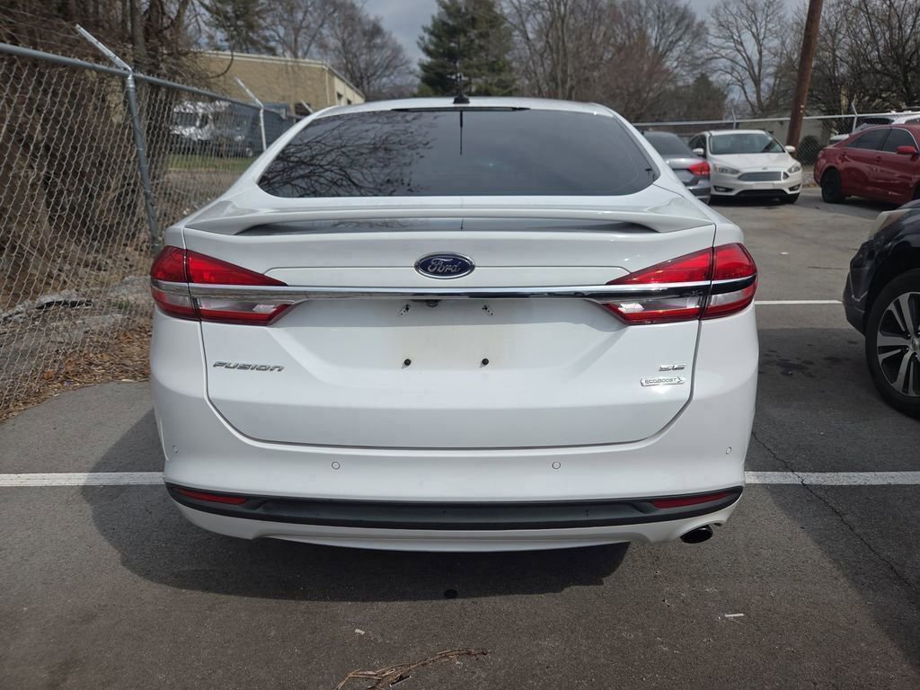 Used 2017 Ford Fusion SE w/ Equipment Group 201A image 5