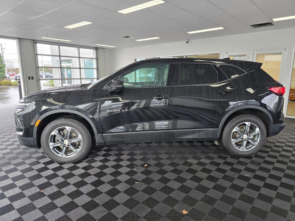 Used 2025 Chevrolet Blazer LT image 7