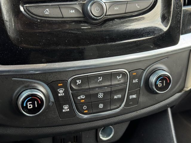 Used 2023 Chevrolet Traverse LS FWD image 19