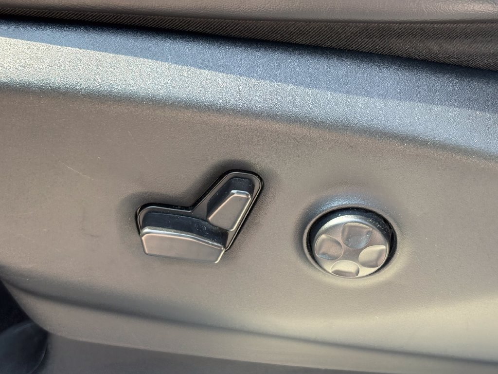 Used 2023 Chrysler Pacifica Touring-L FWD image 31