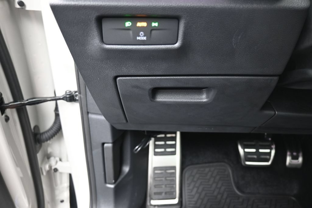 New 2026 Volkswagen Tiguan SE R-Line FWD image 16