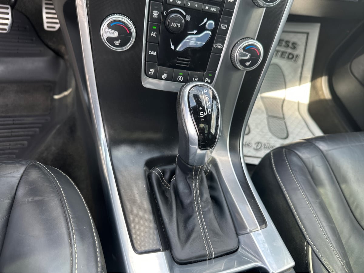 Used 2018 Volvo XC90 T6 Momentum w/ Convenience Package AWD/4WD image 13