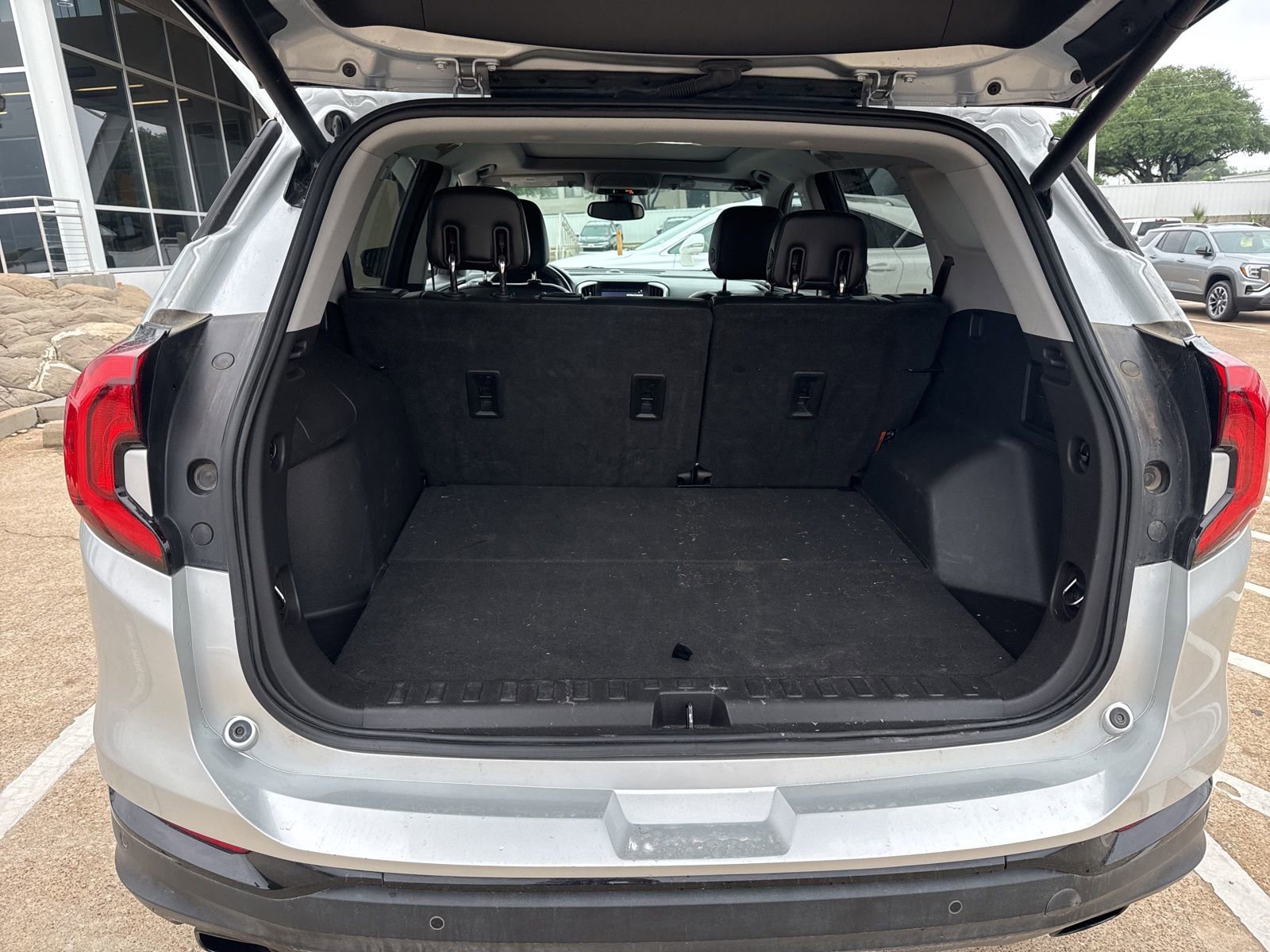 Used 2020 GMC Terrain SLT w/ Preferred Package image 9