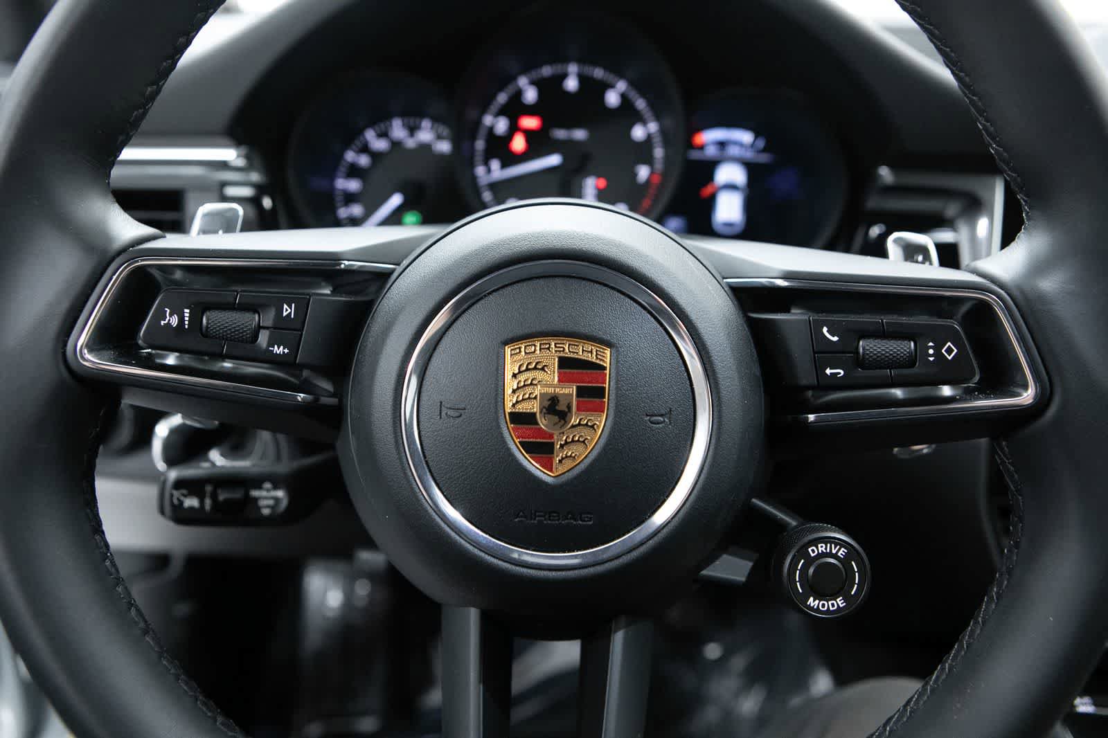 Certified 2026 Porsche Macan image 14