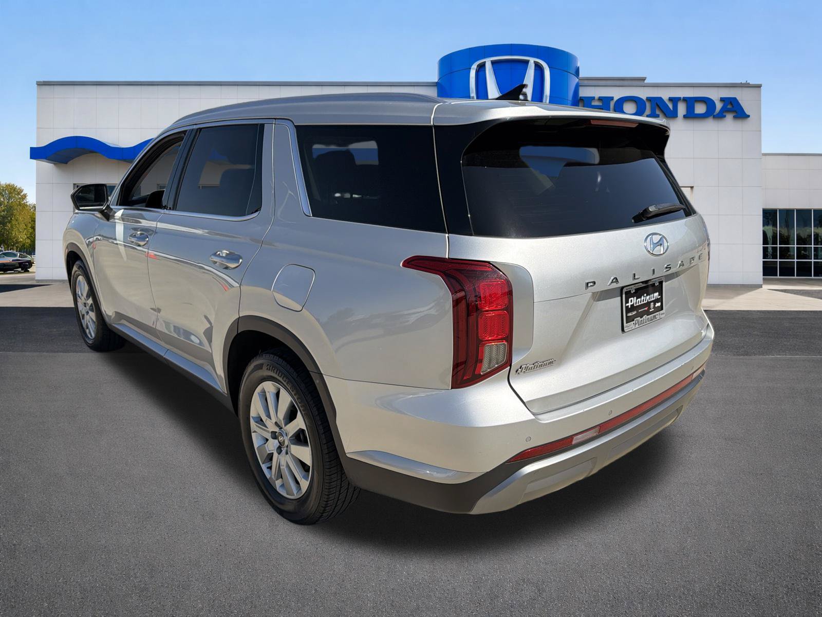 Used 2024 Hyundai Palisade SEL FWD image 3