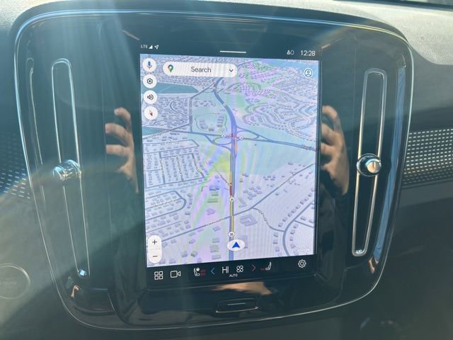 Certified 2025 Volvo XC40 B5 Plus image 22