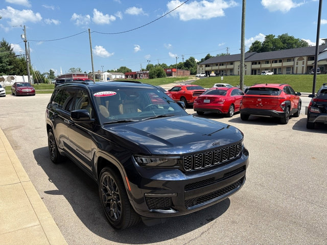 Used 2023 Jeep Grand Cherokee L Summit AWD/4WD image 4