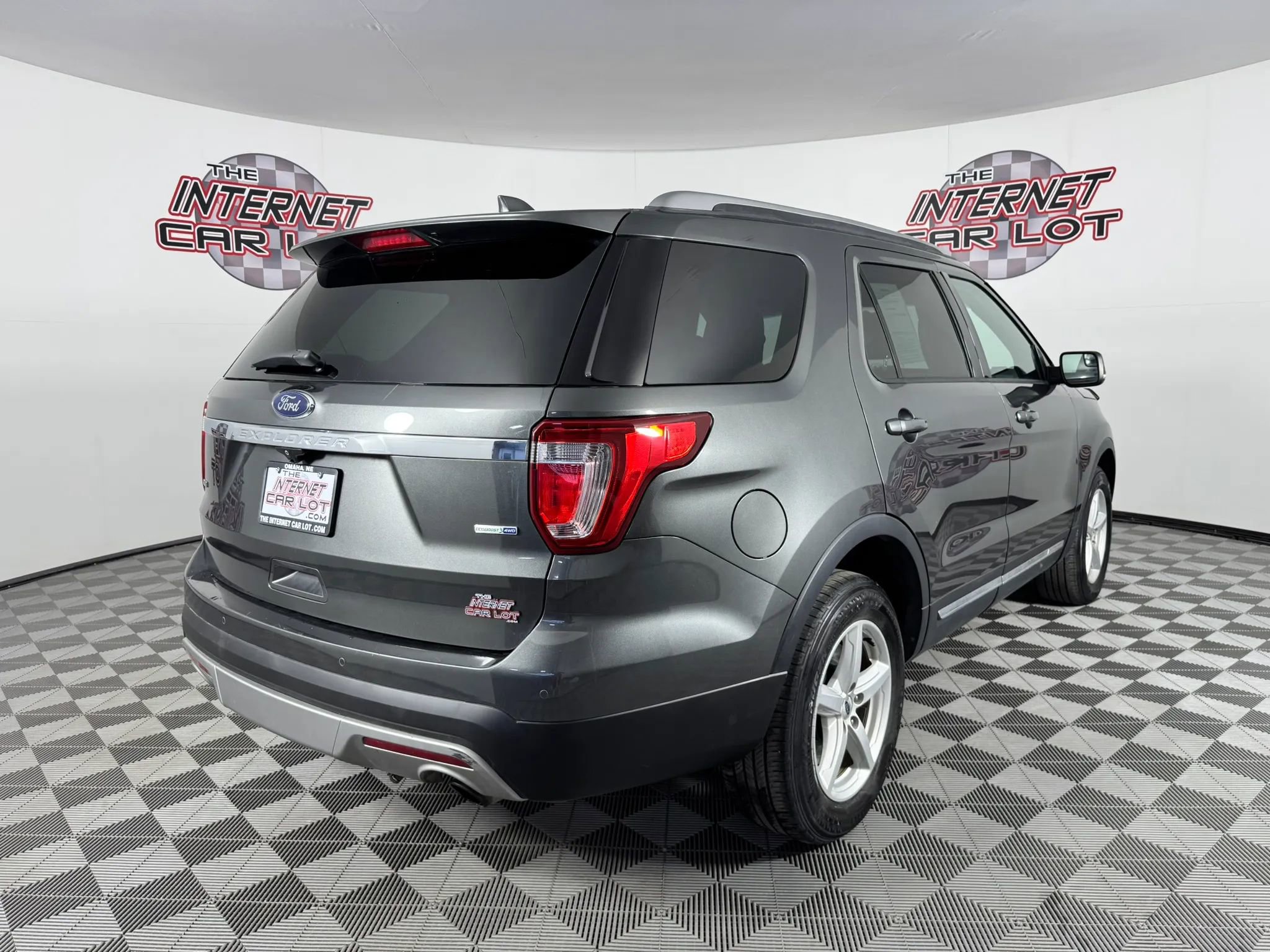 Used 2017 Ford Explorer XLT w/ Class II Trailer Tow Package AWD/4WD image 7