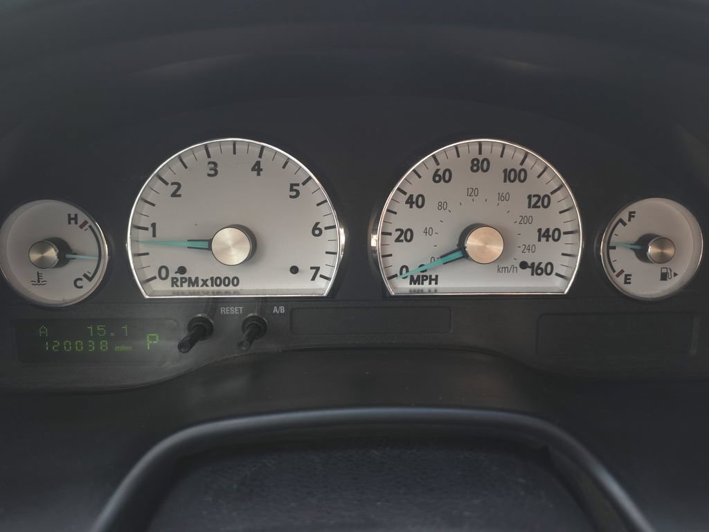 Used 2005 Ford Thunderbird RWD image 17