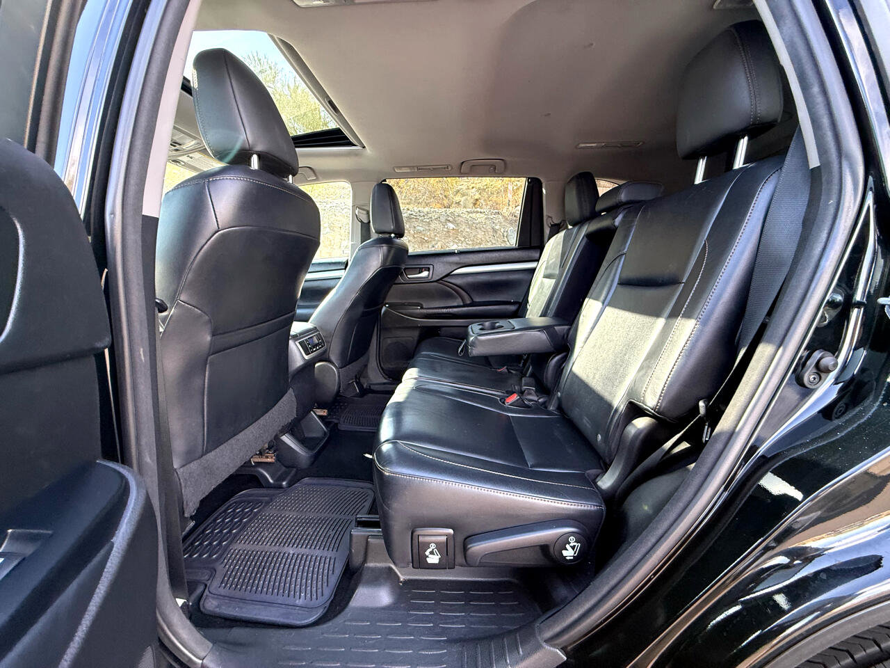 Used 2015 Toyota Highlander XLE image 13