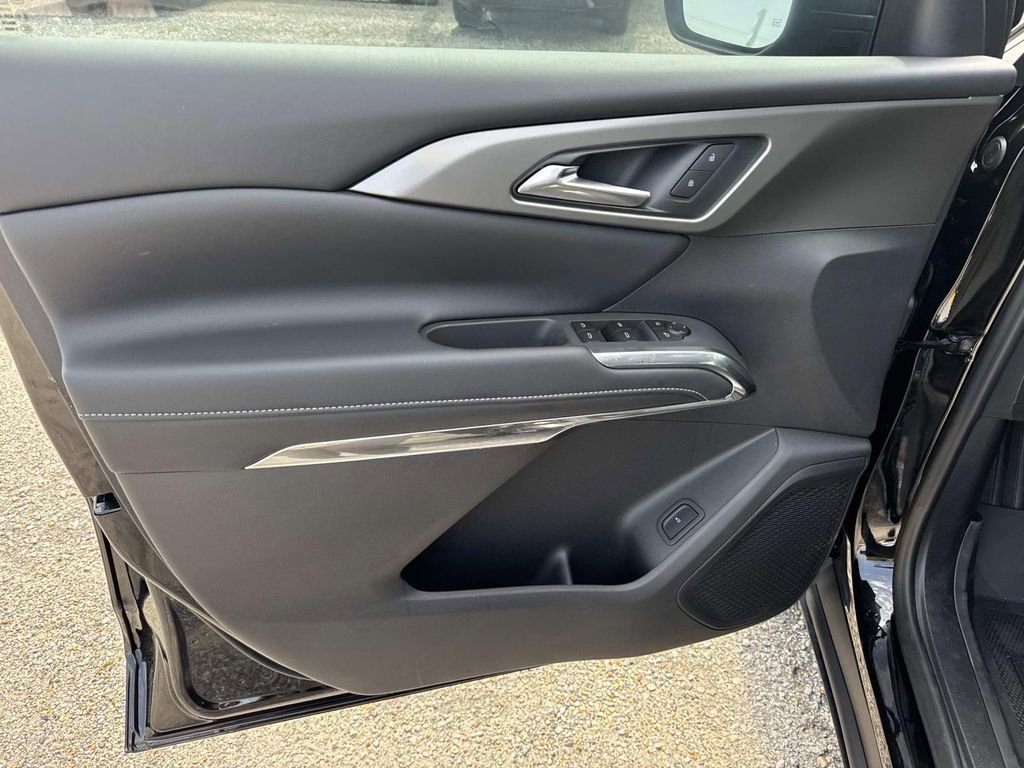 New 2026 Chevrolet Traverse LT FWD image 18
