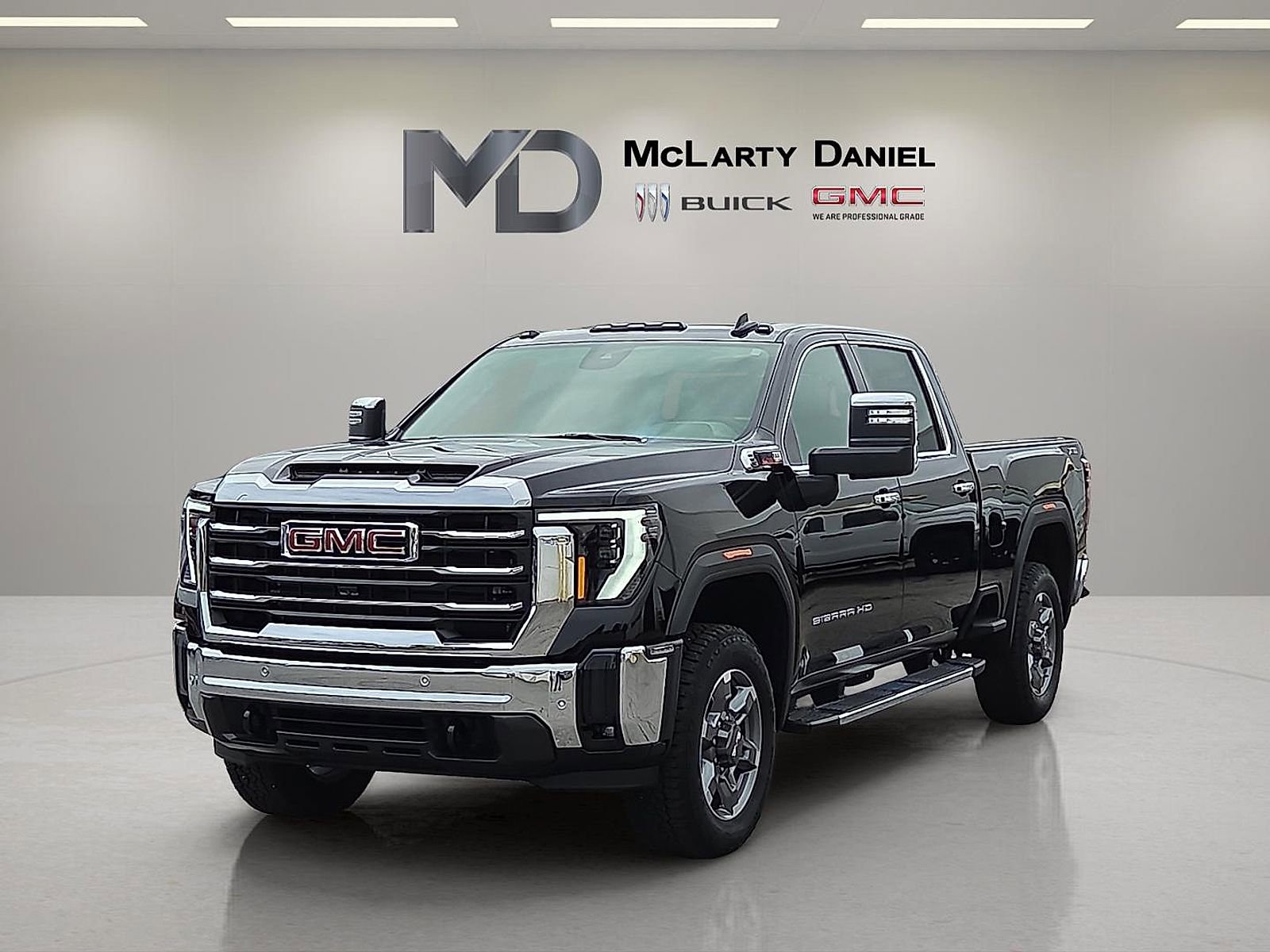 Used 2025 GMC Sierra 2500 SLT w/ SLT Premium Package AWD/4WD image 2