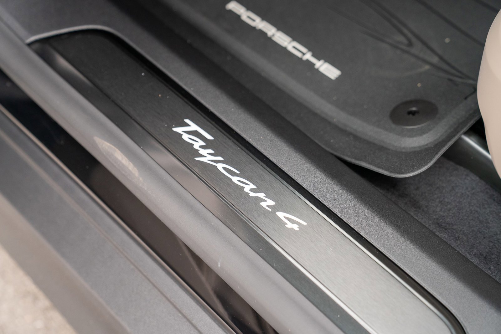 Certified 2025 Porsche Taycan image 11