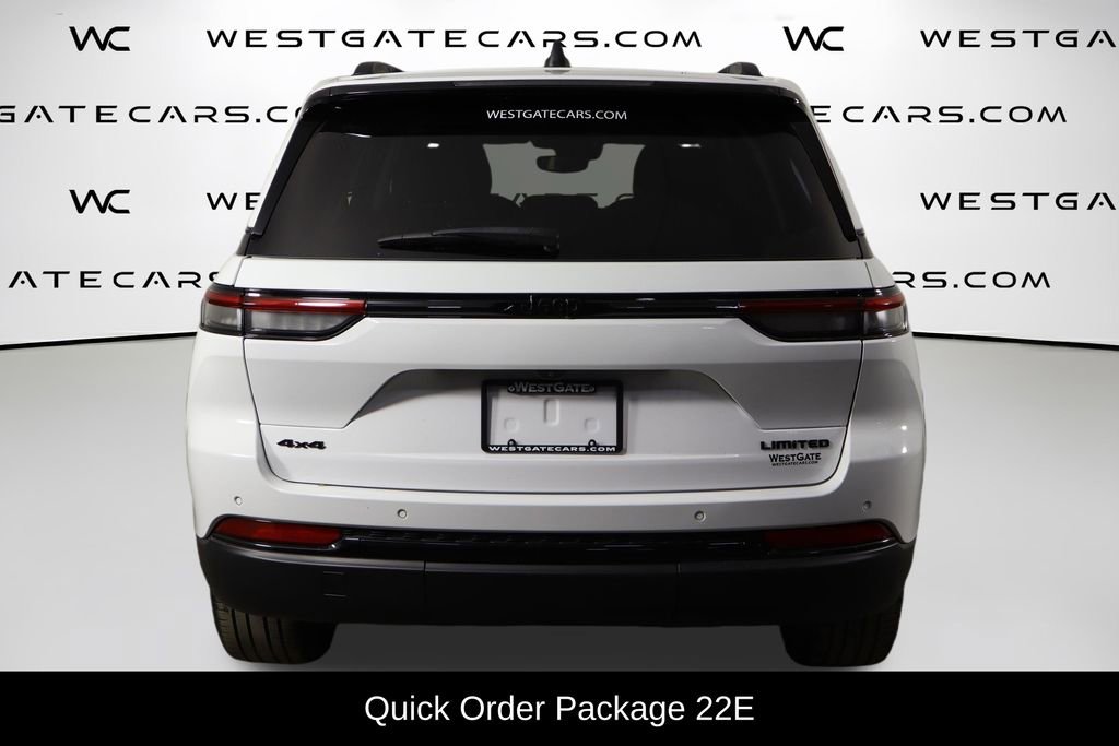 Used 2023 Jeep Grand Cherokee Limited w/ Black Appearance Package AWD/4WD image 4