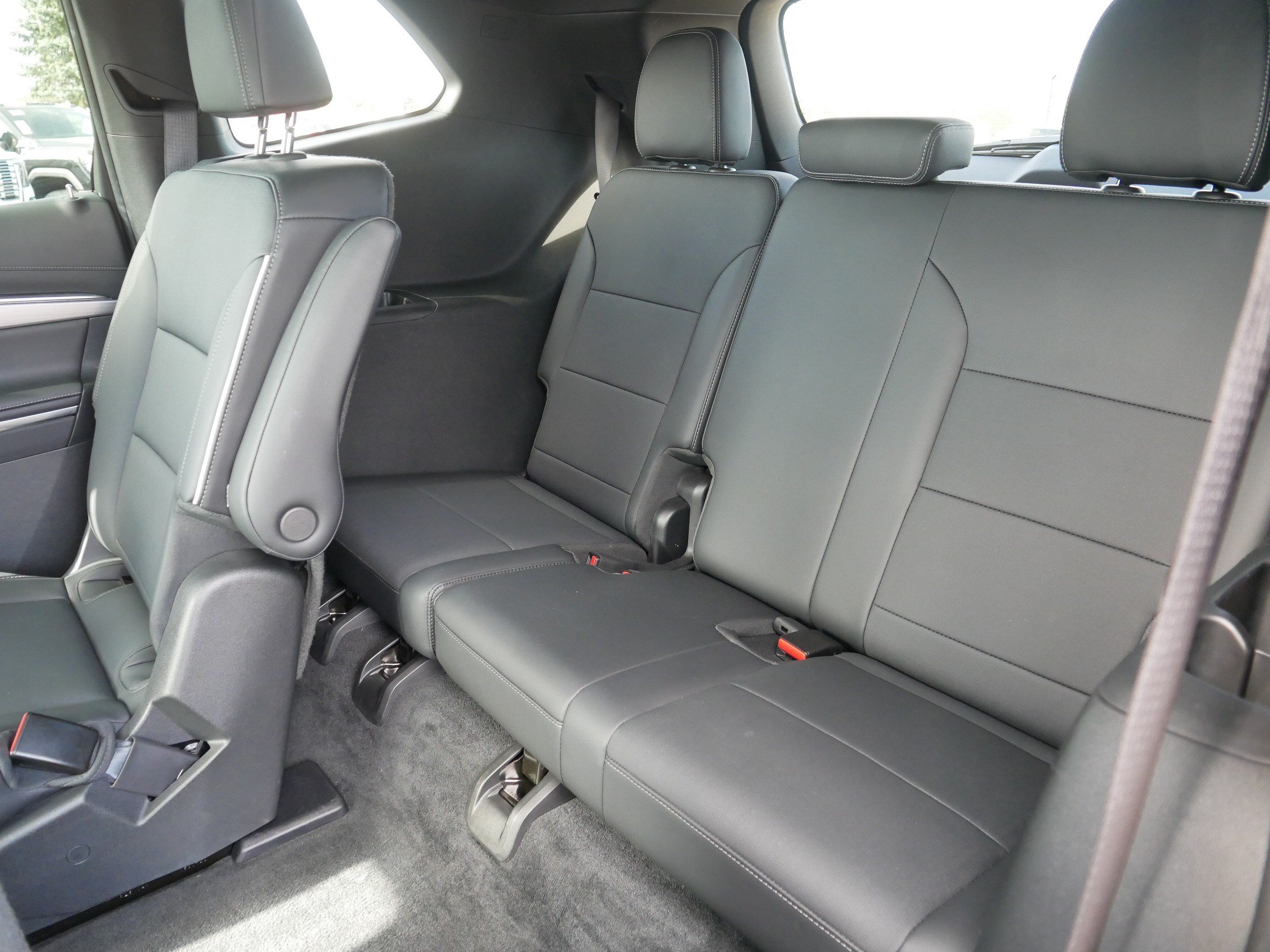 Used 2025 Buick Enclave Preferred AWD/4WD image 36