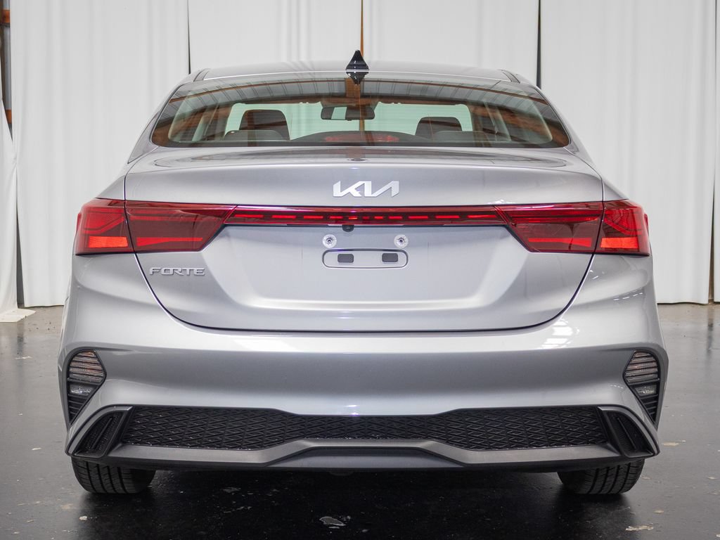 Used 2023 Kia Forte LXS w/ LXS Technology Package FWD image 3