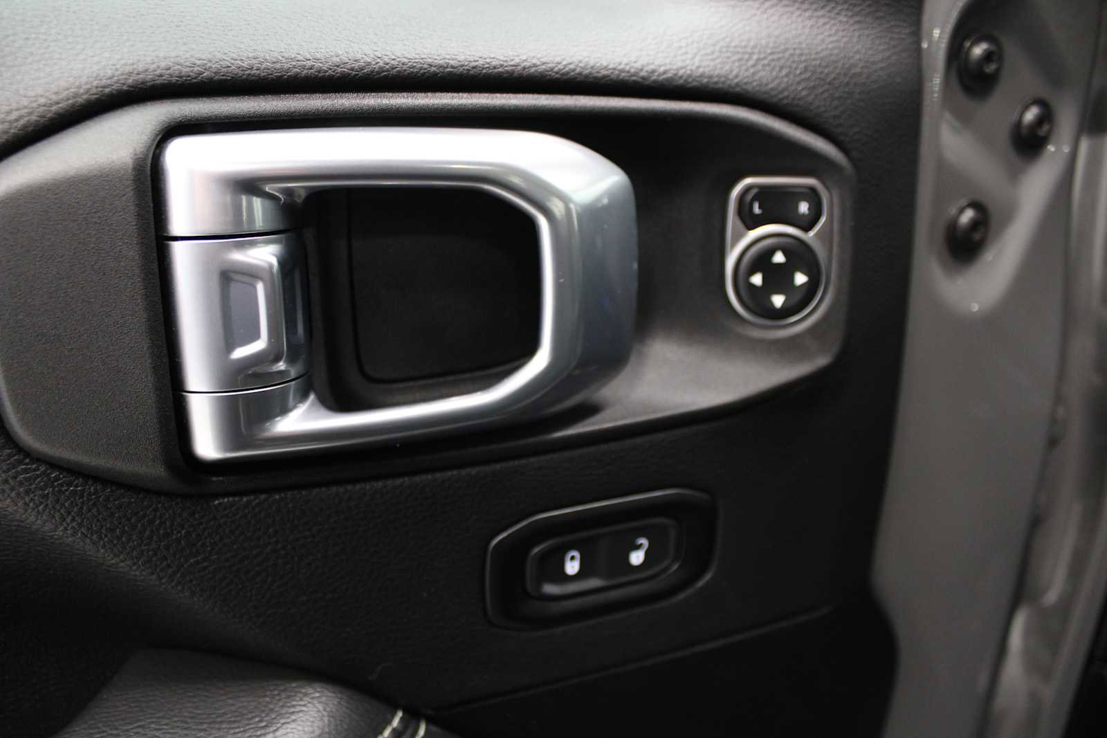 Used 2023 Jeep Wrangler Unlimited Sahara w/ Cold Weather Group AWD/4WD image 16