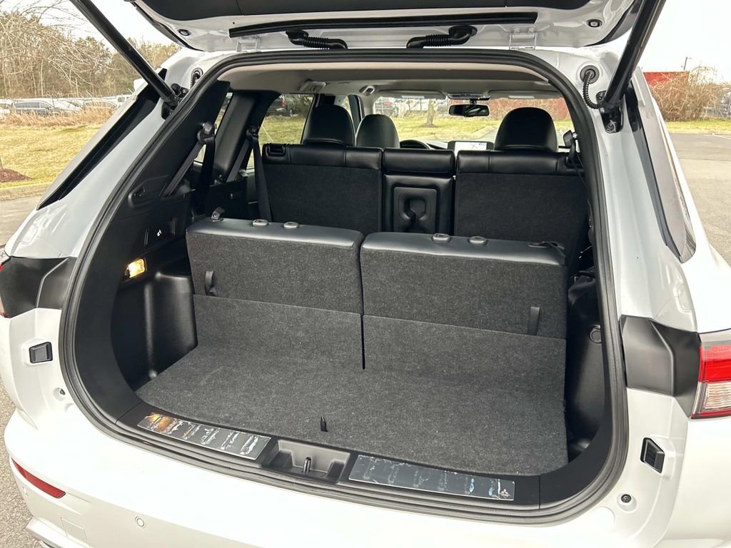 Used 2024 Mitsubishi Outlander SE image 13