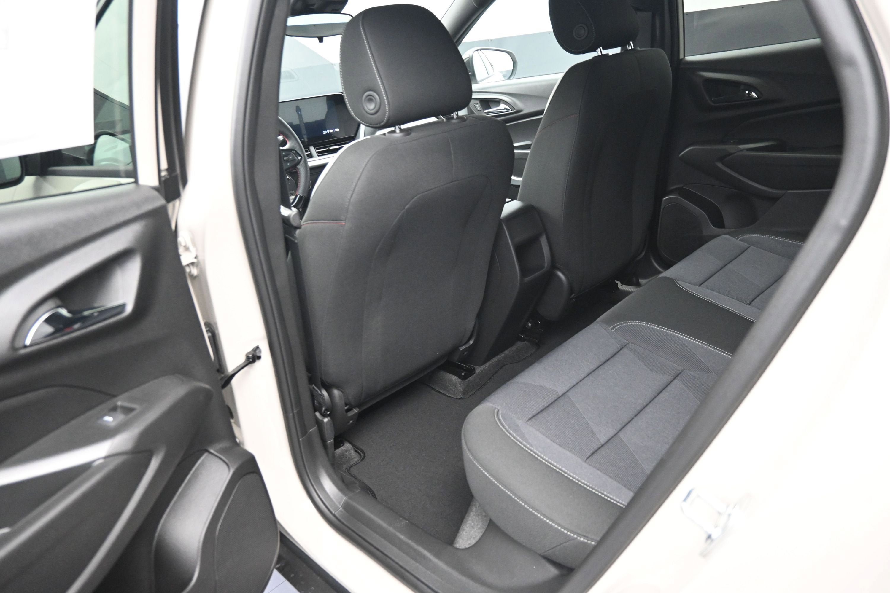 New 2026 Chevrolet Trax RS w/ Sunroof Package FWD image 23