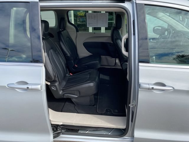 Used 2024 Chrysler Pacifica Touring-L FWD image 28