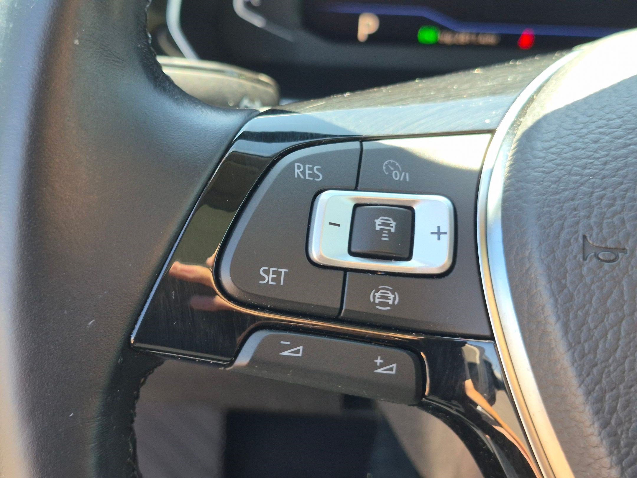 Used 2019 Volkswagen Jetta SEL Premium FWD image 18