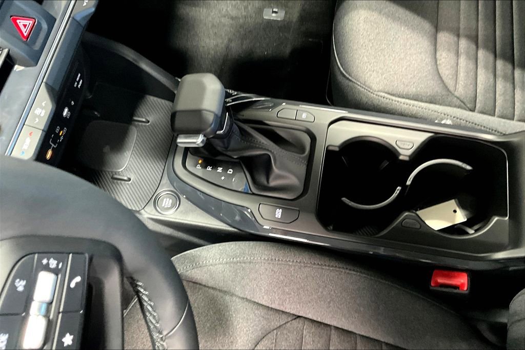 Used 2025 Kia K4 EX image 17