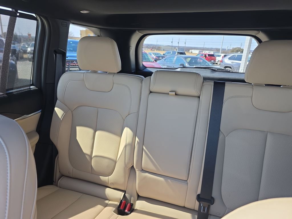 Used 2023 Jeep Grand Cherokee Limited w/ Luxury Tech Group II image 7