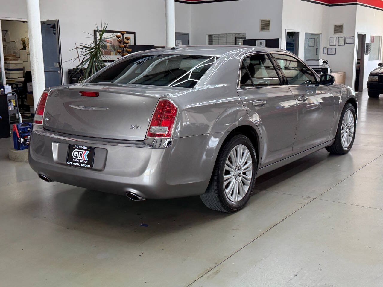 Used 2014 Chrysler 300 AWD w/ Driver Convenience Group image 2
