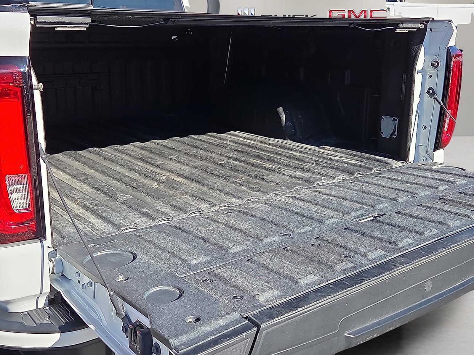 Used 2022 GMC Sierra 1500 AT4 w/ AT4 Premium Package image 9