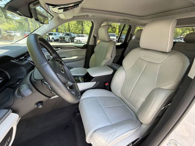 Used 2022 Jeep Grand Cherokee Overland w/ Luxury Tech Group IV AWD/4WD image 11