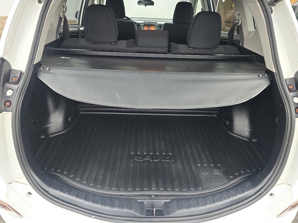 Used 2018 Toyota RAV4 XLE w/ Convenience Package image 11