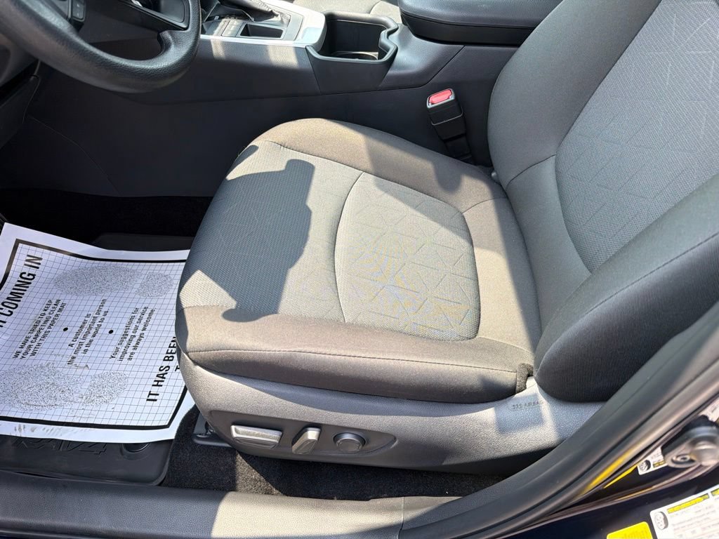 Used 2025 Toyota RAV4 XLE w/ Convenience Package FWD image 15