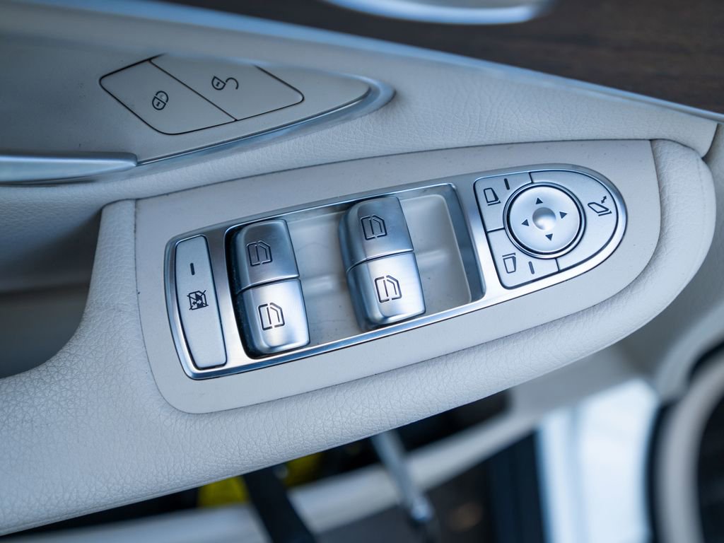 Used 2021 Mercedes-Benz GLC 300 4MATIC w/ Premium Package image 21