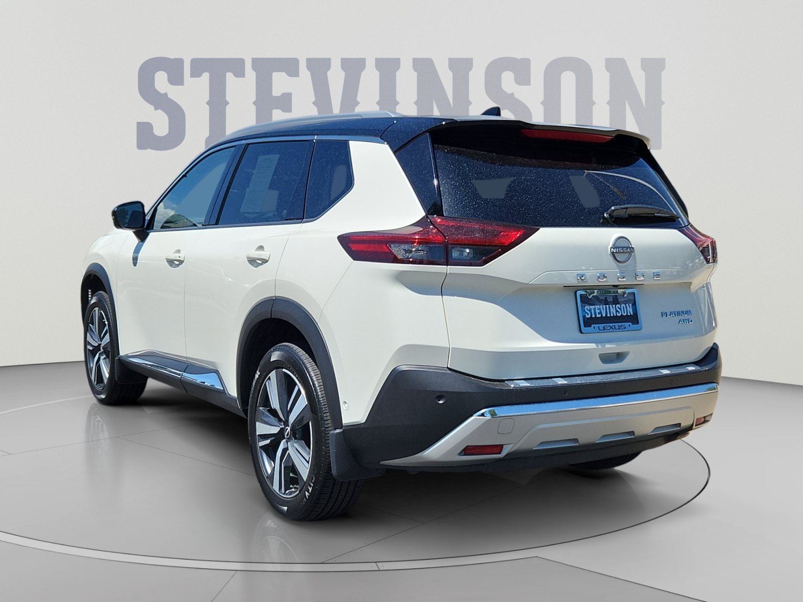 Used 2022 Nissan Rogue Platinum w/ Head-Up Display Package AWD/4WD image 3