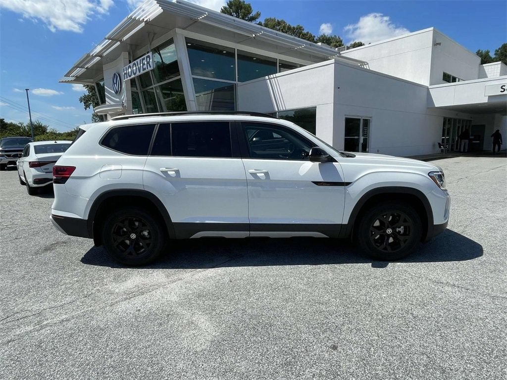 New 2026 Volkswagen Atlas Peak Edition AWD/4WD image 2