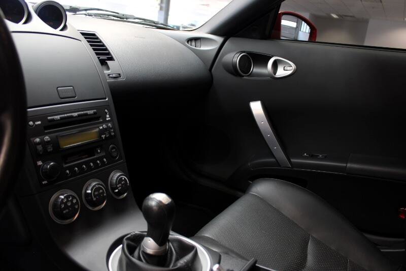 Used 2004 Nissan 350Z Touring w/ Cargo Convenience Pkg image 28