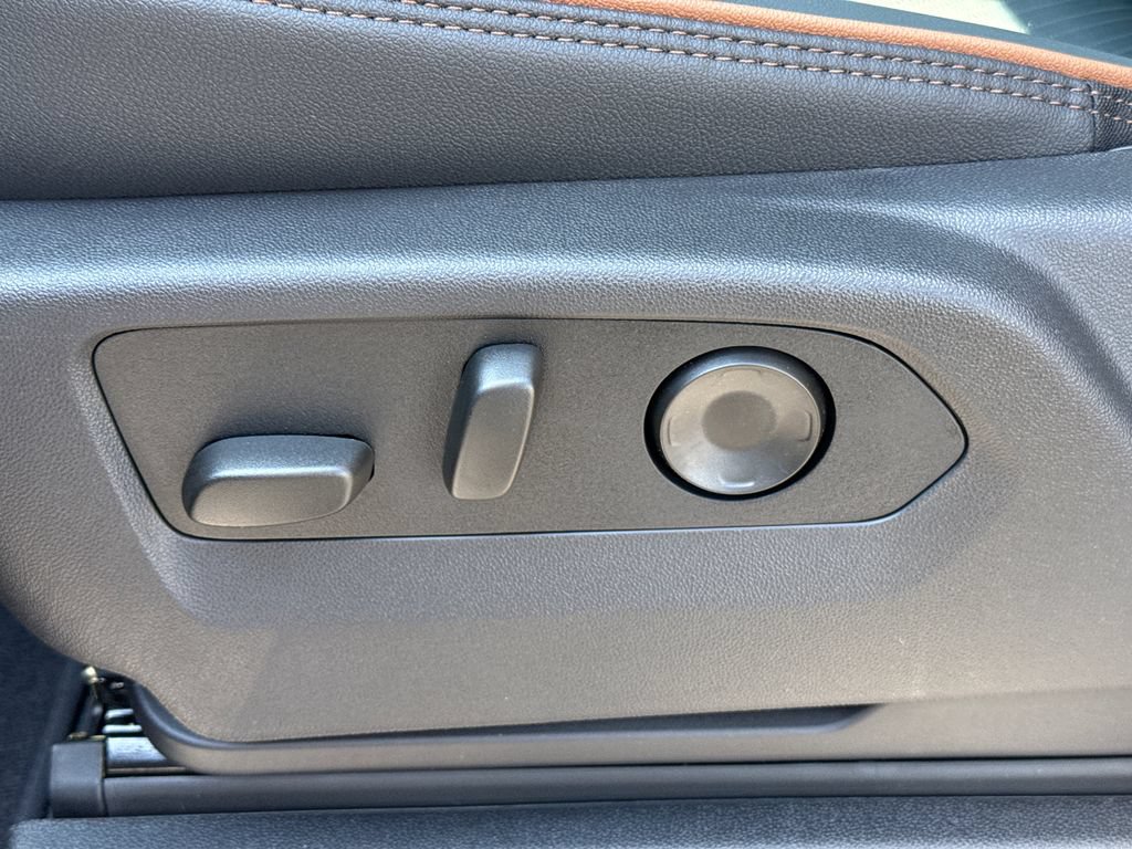 New 2026 GMC Yukon XL AT4 AWD/4WD image 17
