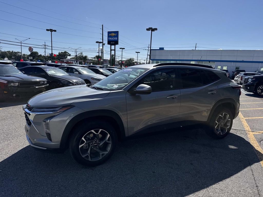 Certified 2025 Chevrolet Trax LT w/ LT Convenience Package image 4