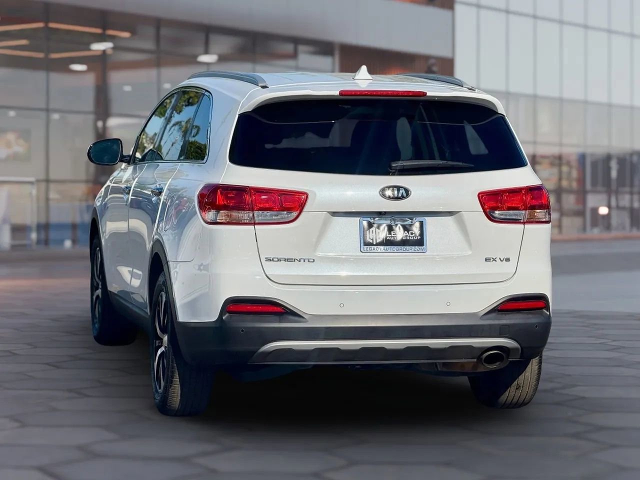 Used 2016 Kia Sorento EX image 4