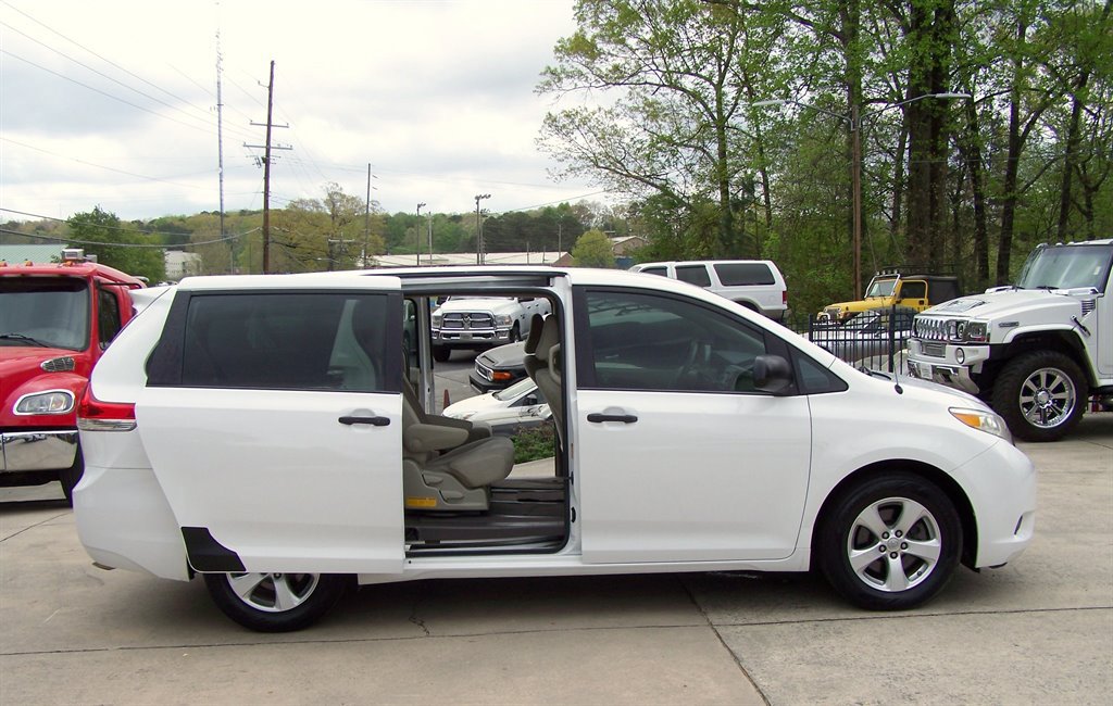 Used 2013 Toyota Sienna L FWD image 30