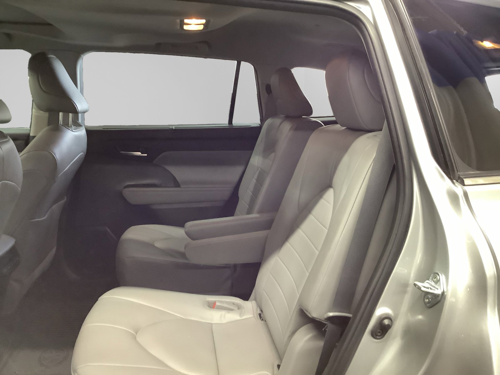 Used 2023 Toyota Highlander XLE image 13