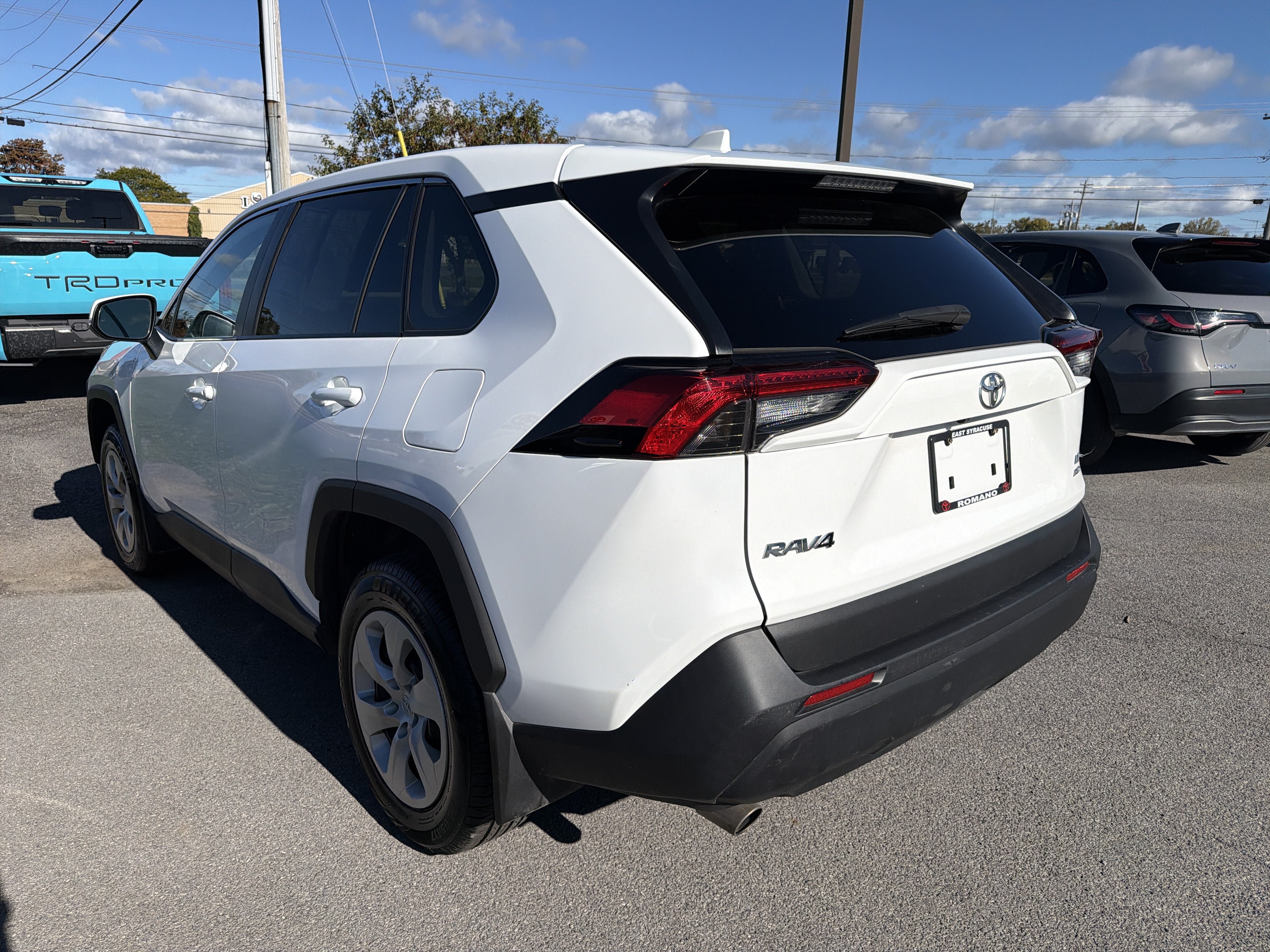 Used 2023 Toyota RAV4 LE AWD/4WD image 4