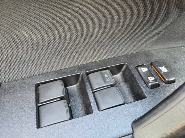 Used 2017 Toyota Corolla LE w/ Carpet Mat Package (TMS) FWD image 35
