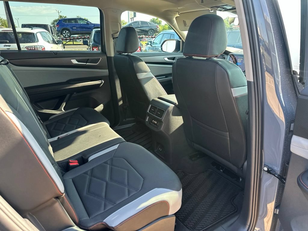 Used 2026 Volkswagen Atlas Peak Edition AWD/4WD image 16