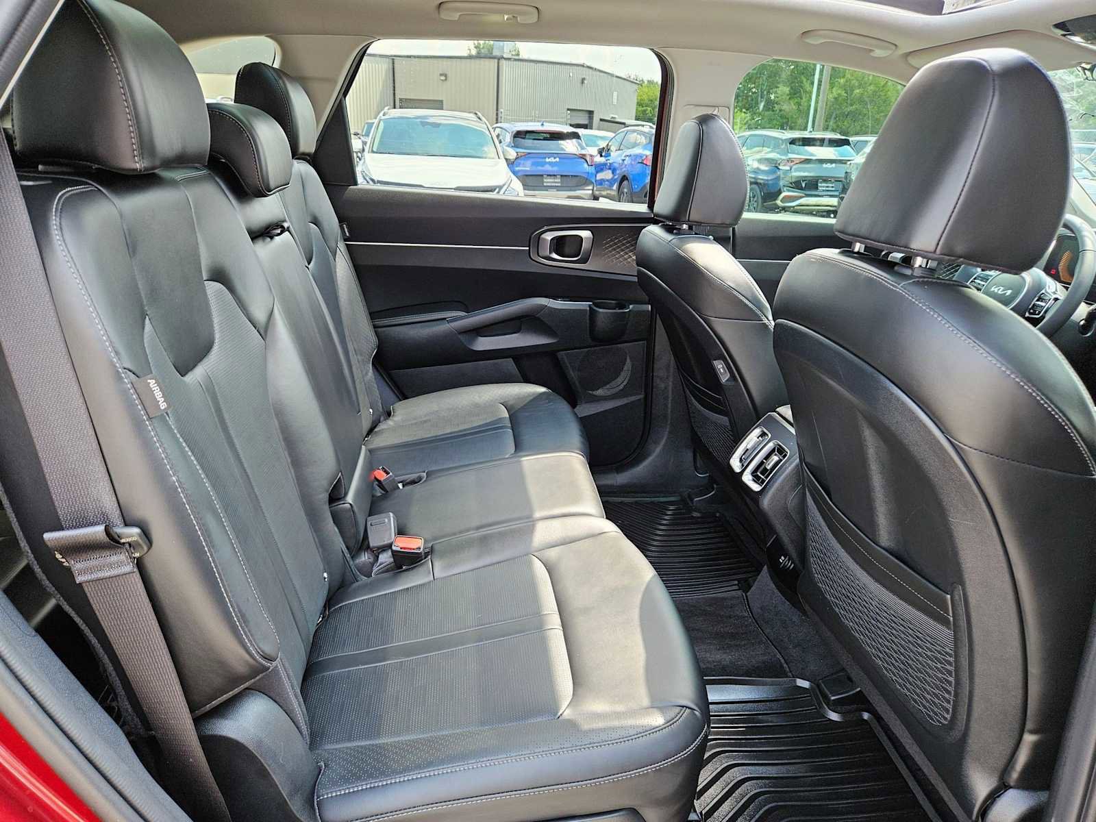 Certified 2025 Kia Sorento S w/ Panoramic Sunroof Package image 17