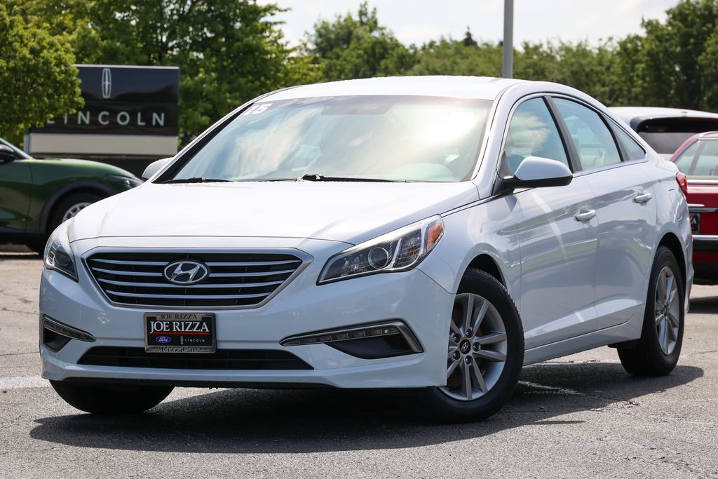 Used 2015 Hyundai Sonata SE w/ Option Group 09 FWD image 16