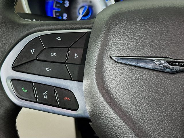 Used 2022 Chrysler Voyager LX FWD image 11