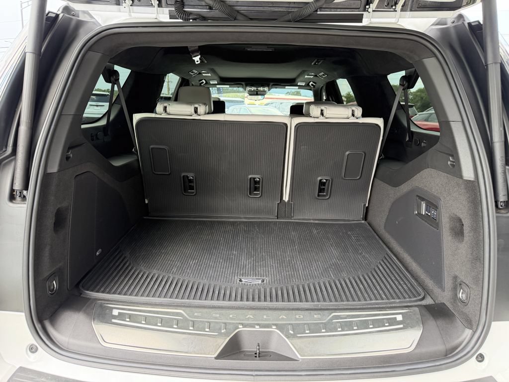 Certified 2025 Cadillac Escalade ESV Sport Platinum w/ LPO, ONYX Package AWD/4WD image 13