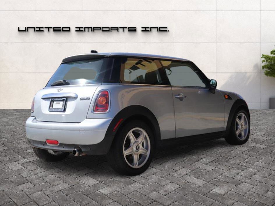 Used 2010 MINI Cooper Hardtop image 5